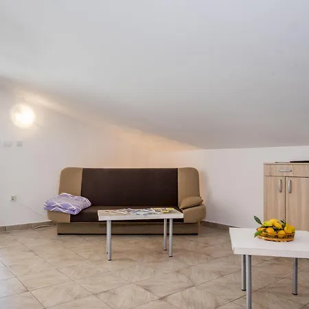 B&b-5 By Interhome Ližnjan