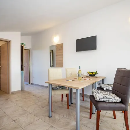 Appartement B&b-5 By Interhome Ližnjan