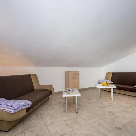 B&b-5 By Interhome *