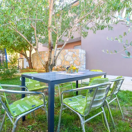 B&b-5 By Interhome * Ližnjan