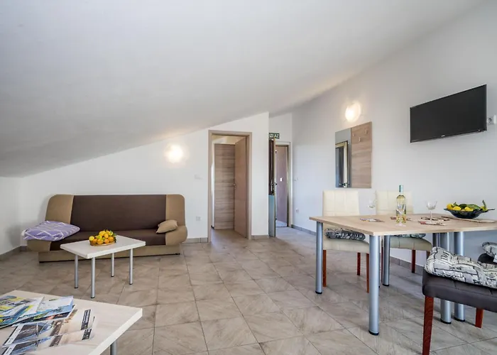 B&b-5 By Interhome Ližnjan