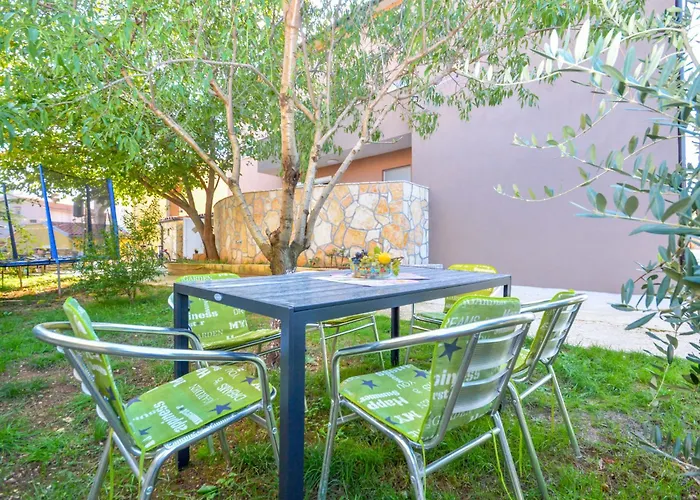 B&b-5 By Interhome * Ližnjan