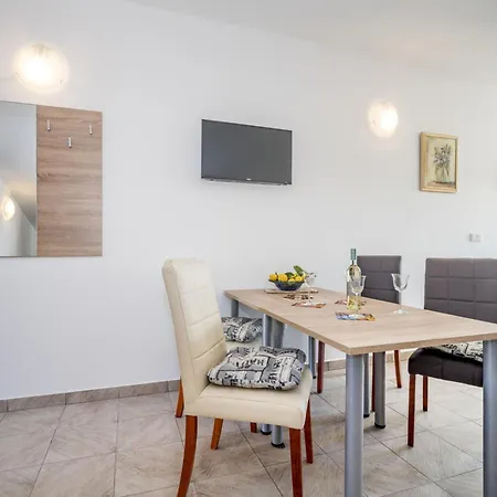 B&b-5 By Interhome Apartment Liznjan