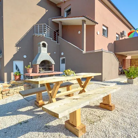 B&b-5 By Interhome