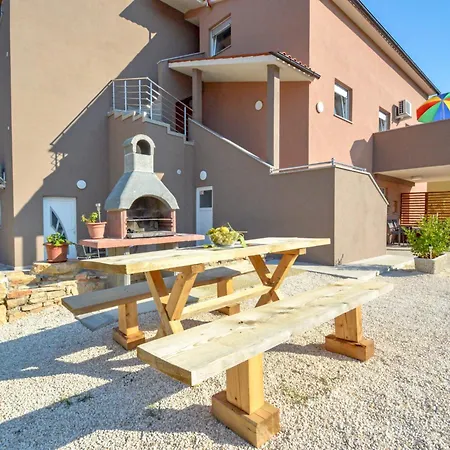 B&b-5 By Interhome