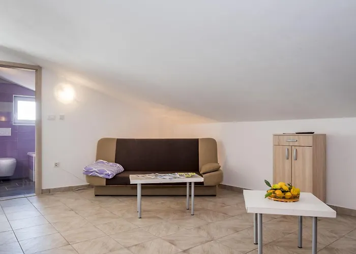 B&b-5 By Interhome Ližnjan