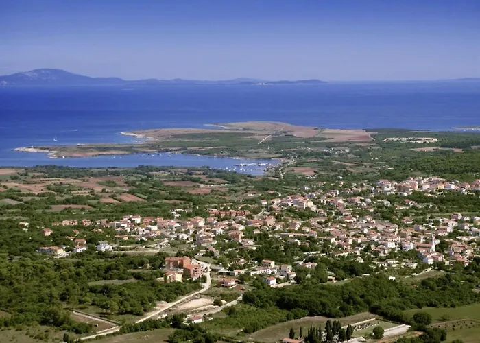 B&b-5 By Interhome * Ližnjan